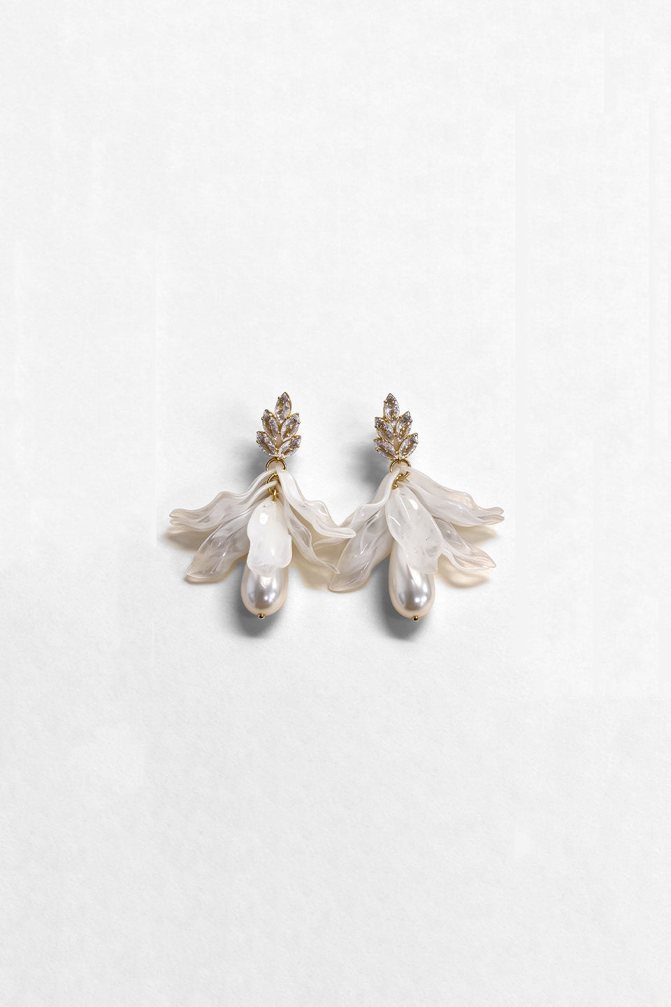 Curveinse Floral Pearl Zircon Elegant Nature Inspired Earrings