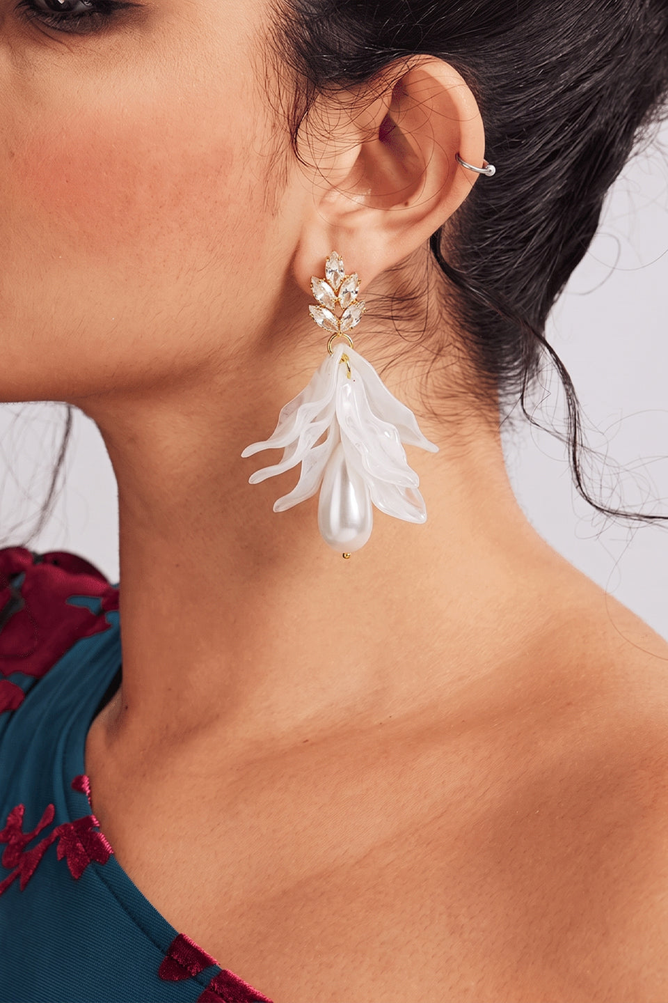 Curveinse Floral Pearl Zircon Elegant Nature Inspired Earrings