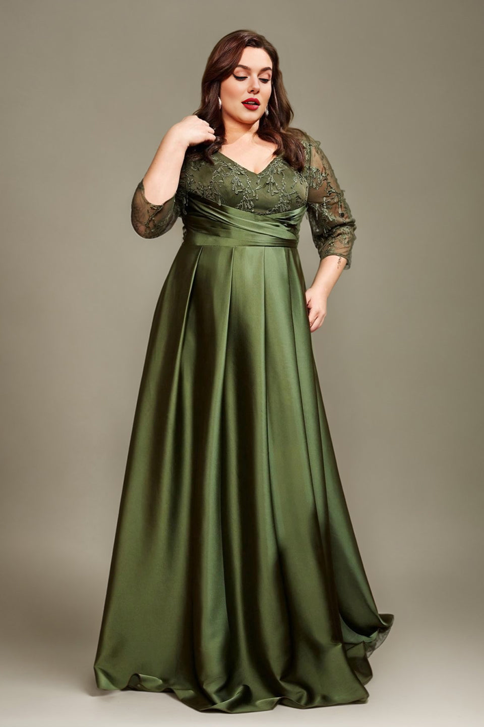 Curveins Plus Size Elegant V-Neck Embroidery Half-Sleeve Slimming Maxi Dress